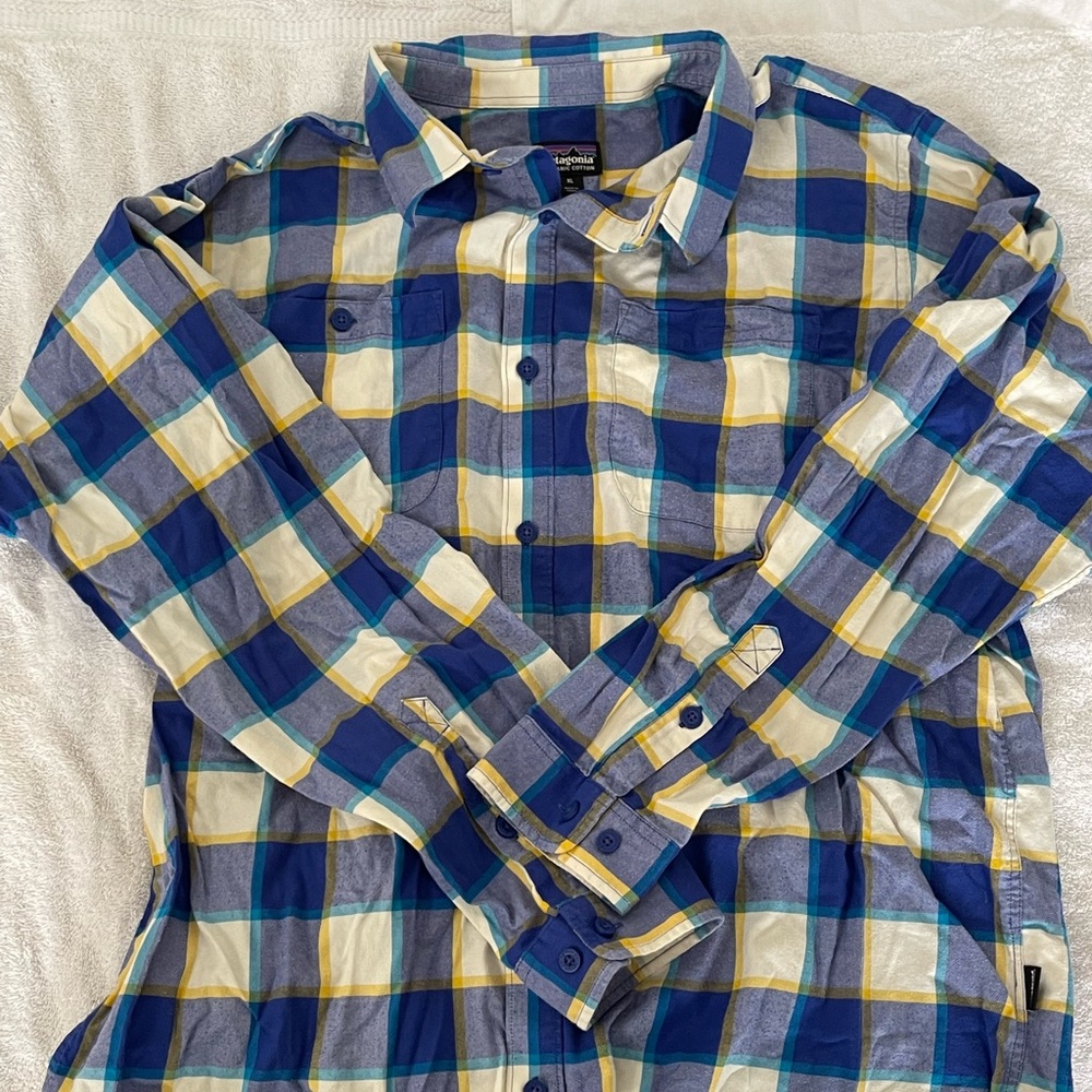 Patagonia XL Mens button down plaid shirt. Like new.
